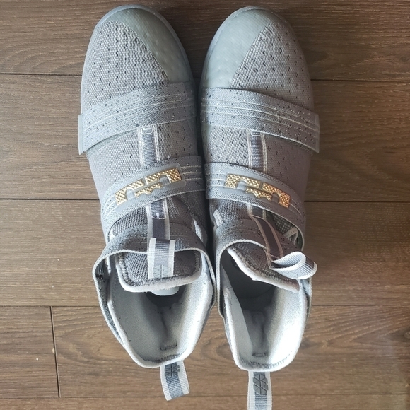 Nike LeBron Soldier Ten Basketball Sneakers - Picture 6 of 13